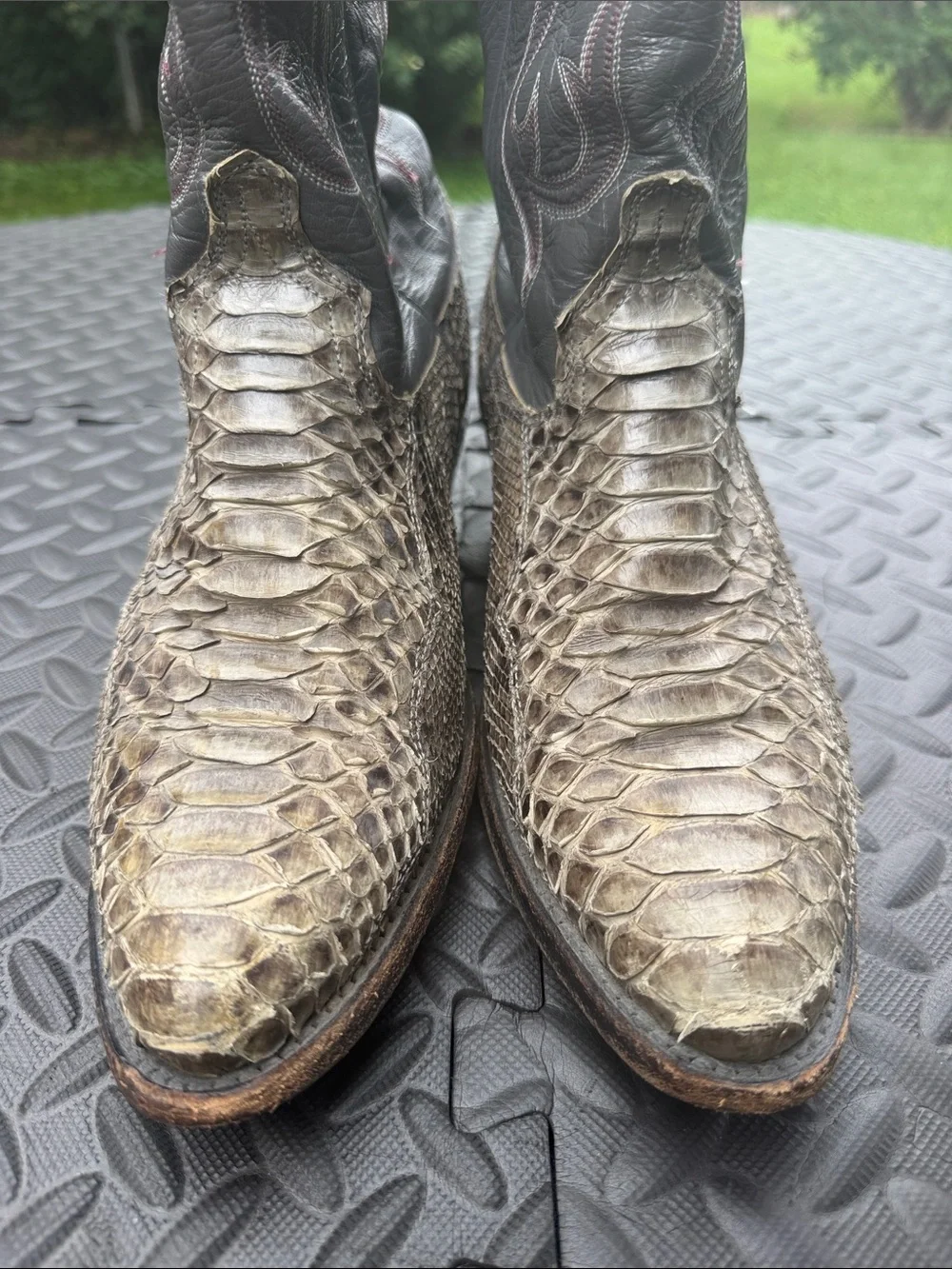 Vintage Dan Post Exotic Snakeskin Cowboy Boots in Gray size 9D Made in USA